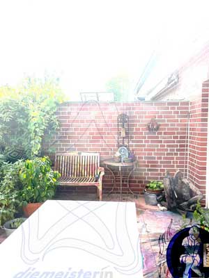 Terrasse Blick zum Nachbarn